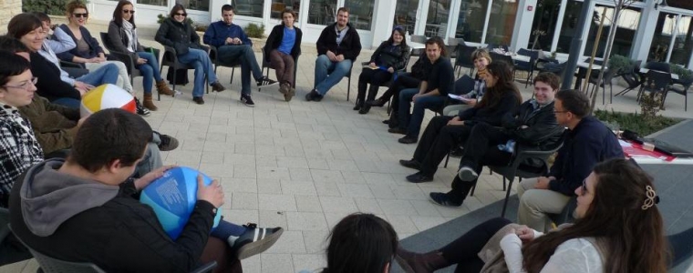 Studiji o mladima za mlade