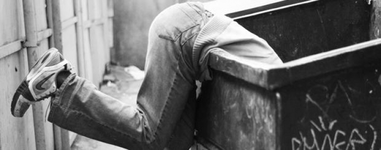 S guzicom gore k boljem sutra