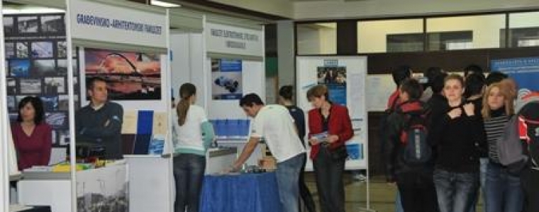 Svi fakulteti u jednom atriju