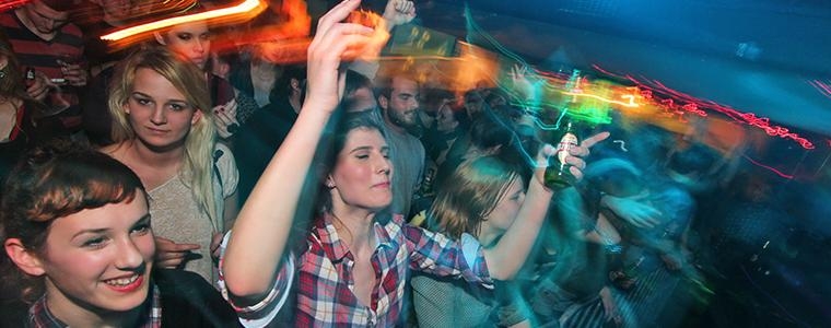 Pogled na novčanik i ponudu