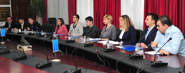 Tko to sjedi u Savjetu mladih?