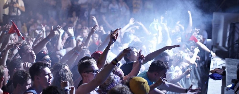 15 DJeva najavljuje Hideout!