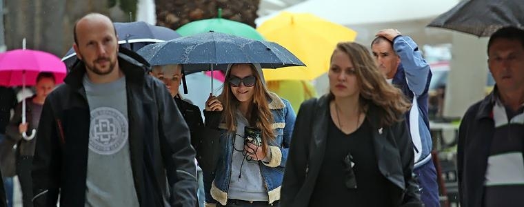 Prvi kišobrani na Rivi