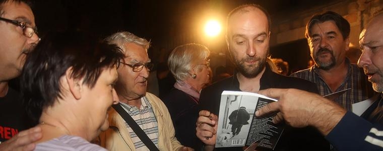 Gužva u Smojinom teatru