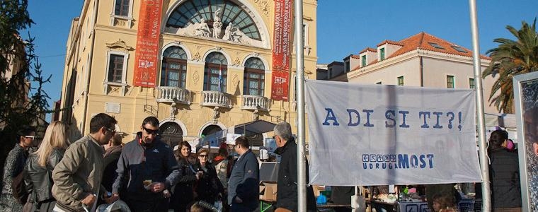 Humanitarni buvljak u albumu