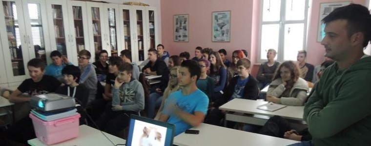 Učenici kopčaju Info kopču