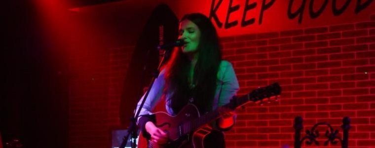 Kantautorice u Legends Baru