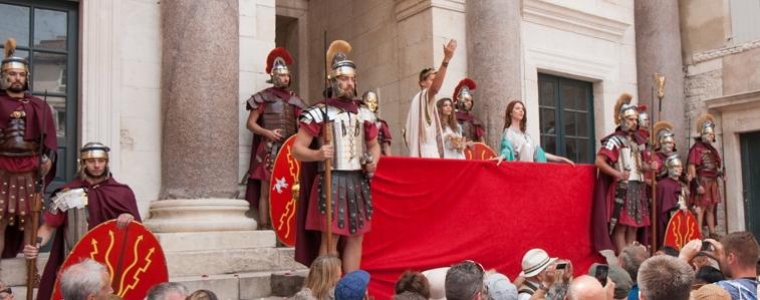 Smjena straže na Peristilu