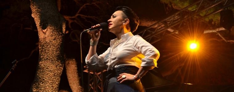 Ama to je ono kad Amira pjeva...