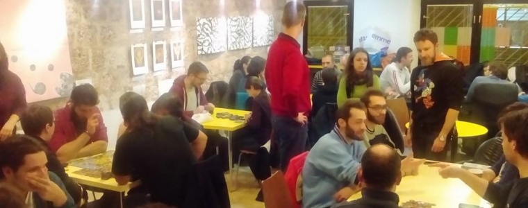 U Info zoni sjede jedni na drugima