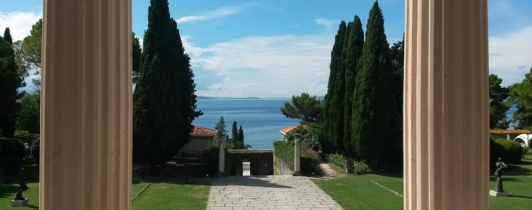 Mladi Osječani sviraju kod Meštrovića