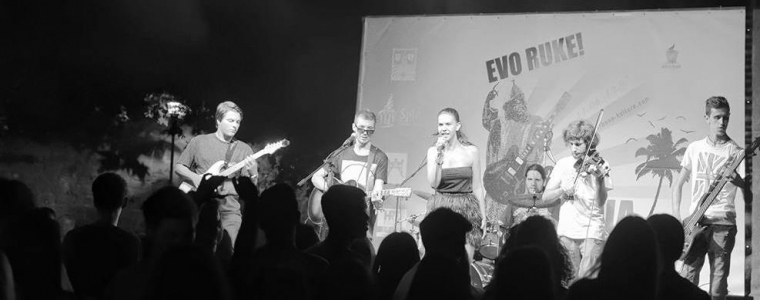 Evo ruke: mjesec dana svirki