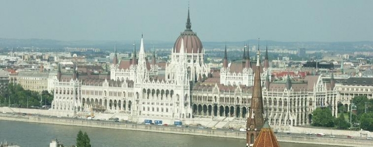 Uči o politikama za mlade