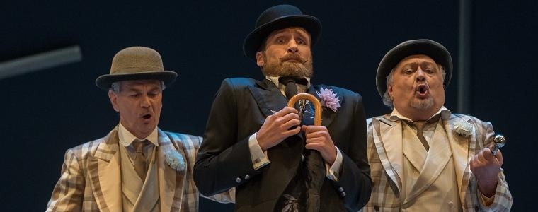 Prigovori i pohvale Maloj Floramye