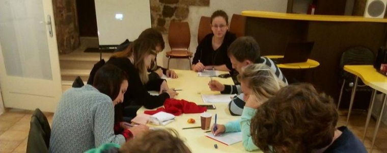 U Zoni piši drabble krimiće