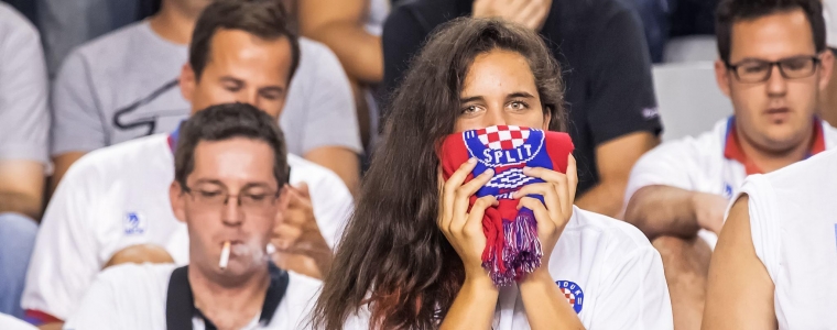 Žene na tribinama - izložba