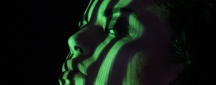 Mladi izlažu: Virtual insanity