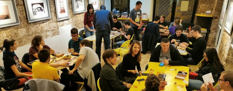 Opet igranja društvenih igara 