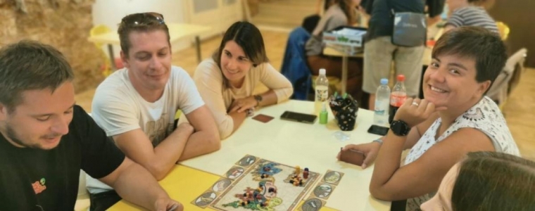 Traži se voditelj/ica Kluba Zona