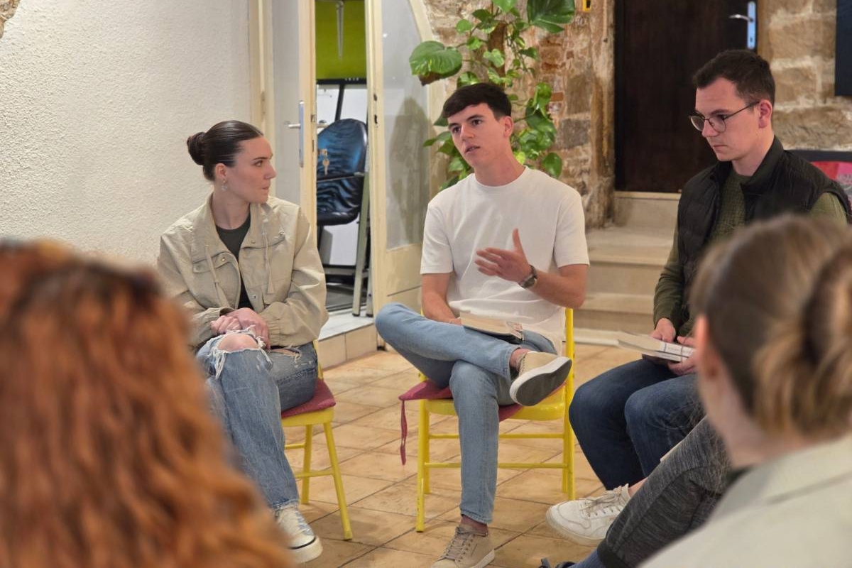 Prvi ljetni tjedan u Zoni: politika, fikcija, film, kviz, šah i igre