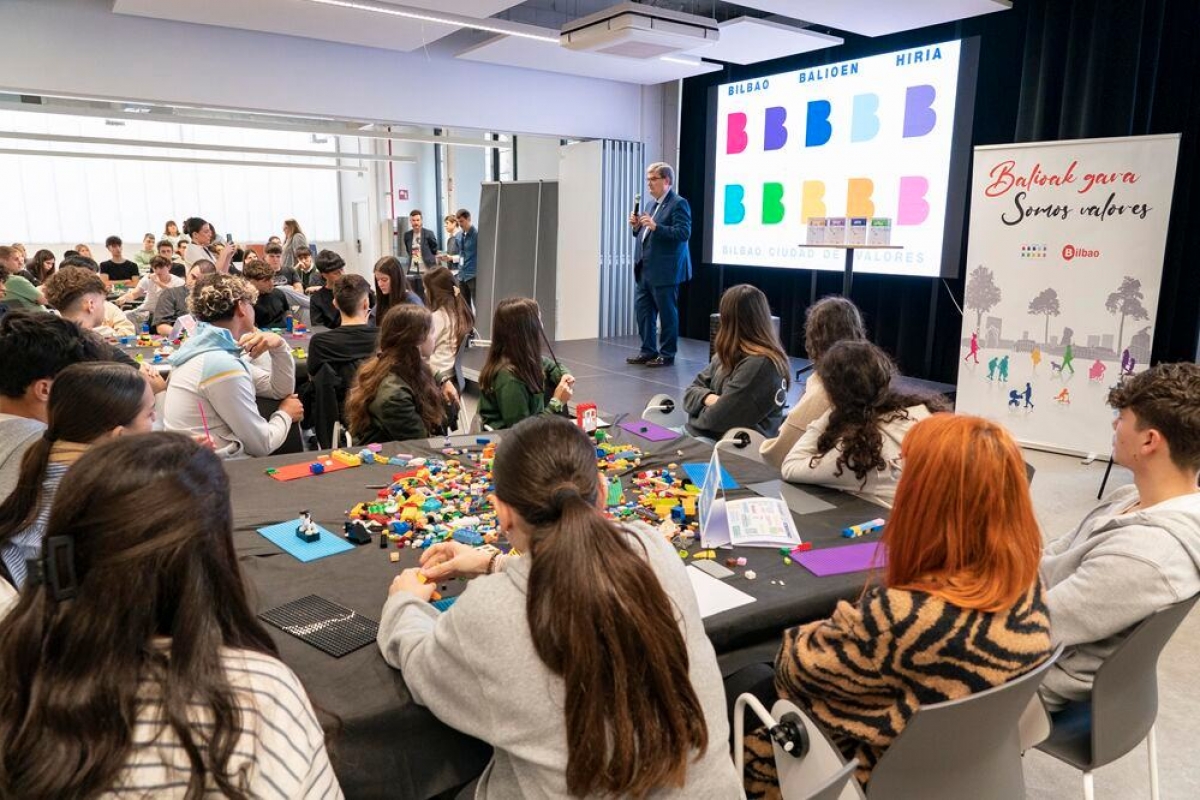 Mladi diplomanti, možete u Bruxelles!