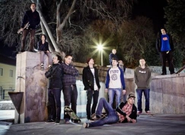 Skateri, odgoj i nagrade