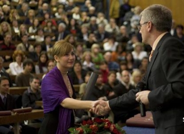 Faksevi koji proizvode zaposlene