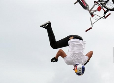 Krv, znoj i - boja, ples i glazba