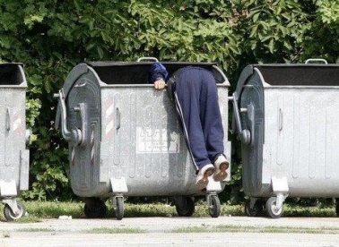 S guzicom gore k boljem sutra