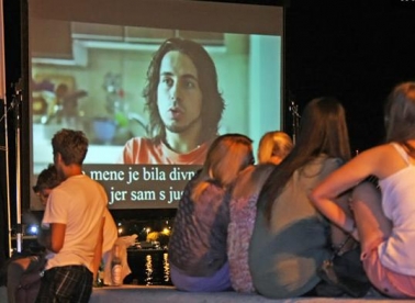 O Centru za mlade s povodom