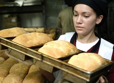 Pola kruha na tri rate