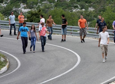 Prokleti pješaci, mičite se!