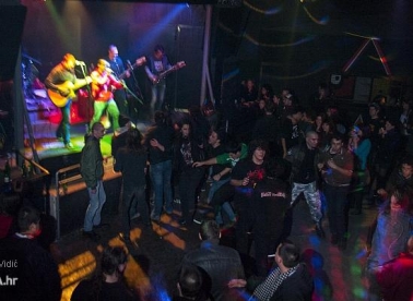 Koliko para, a toliko svirke!