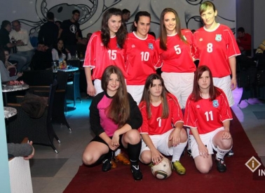 U kopčakama na reviju