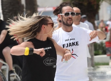 Sunce, šetnja i flash mob