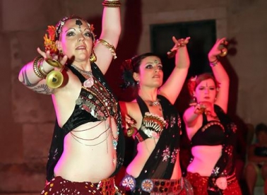 Orijentalni ples s Peristila