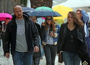 Prvi kišobrani na Rivi