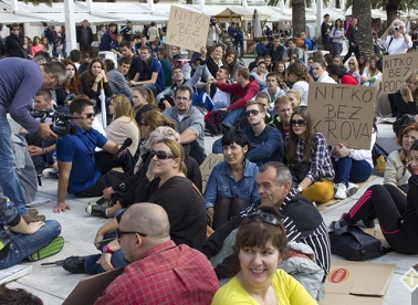 Za beskućnike sjeli na kartone