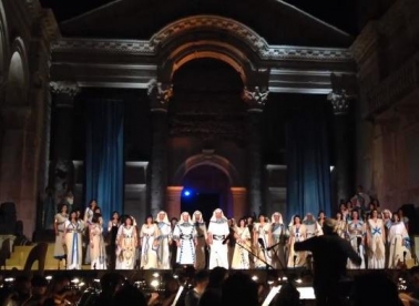 Elegantna izvedba Aide