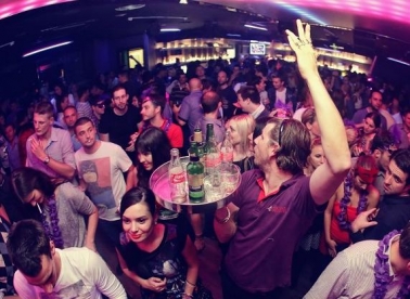 90-e se vole u Kameleonu