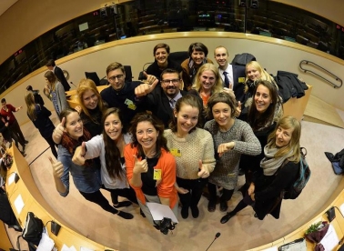 Mediji za mlade: kritičari društva