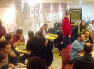 U Info zoni sjede jedni na drugima