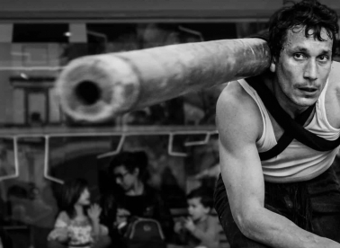 Pelat ispred Zlatnih vrata