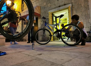 Klub Zona: bicikle, nakit i šah 