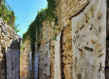 Mladi izlažu: Dina boja i kavom