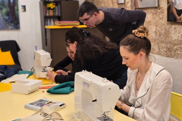 Šivanje, Speed friending i karaoke u  bogatom programu Zone